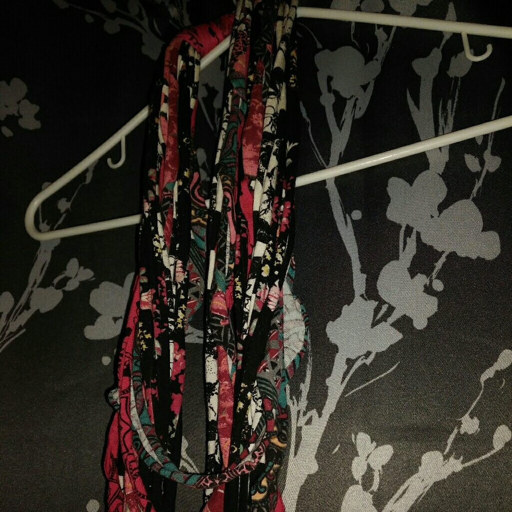 Scarf.